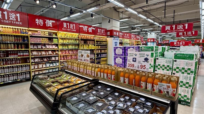 萬家福開幕期間超過600項商品買1送1。(圖/萬家福提供)