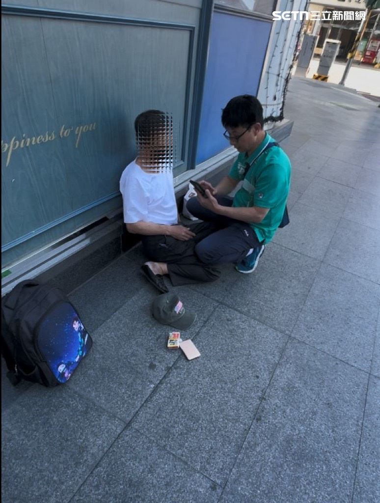 台中警方透過大數據分析，鎖定詐團提領熱點，在購物中心逮捕61歲車手。（圖／翻攝畫面）