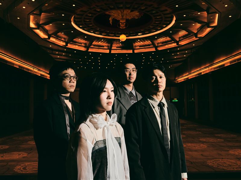 「淺堤 Shallow Lev&eacute;e」左起紅茶、Soham、方博、堂軒。（圖／湯與海音樂提供）