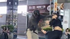 高男、潘男先前在夜店舞池因推擠產生糾紛，於散場後在信義威秀再度巧遇。（圖／翻攝自社會事新聞影音）