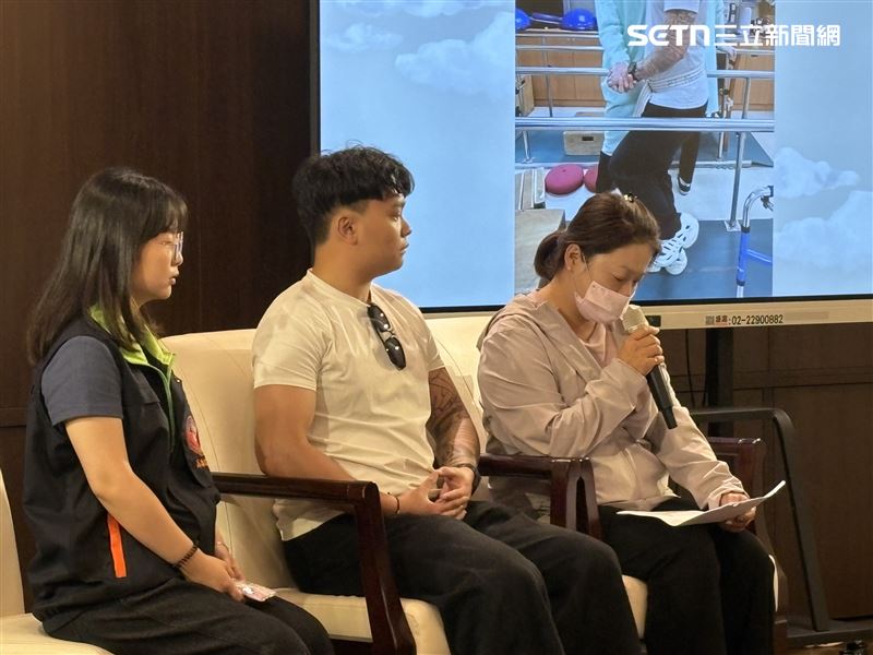 在犯保協會高雄分會服務的馨生人謝政憲和他的家人，在犯保協助下，一同走過漫長復原路。（圖／記者楊佩琪攝）