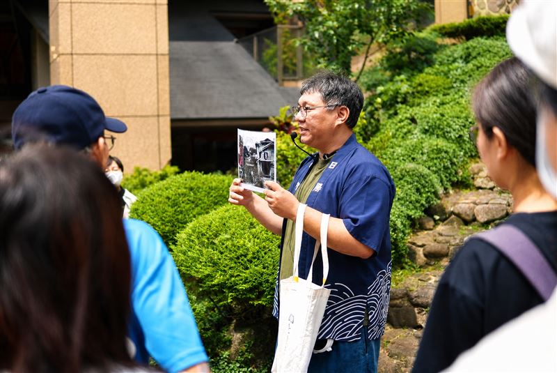 透過與北投說書人文史走讀，串聯地方志工、社區夥伴及學校師生，共同探索天狗庵百年歷史，深化北投土地的情感連結。（圖／飯店旅宿業者提供）