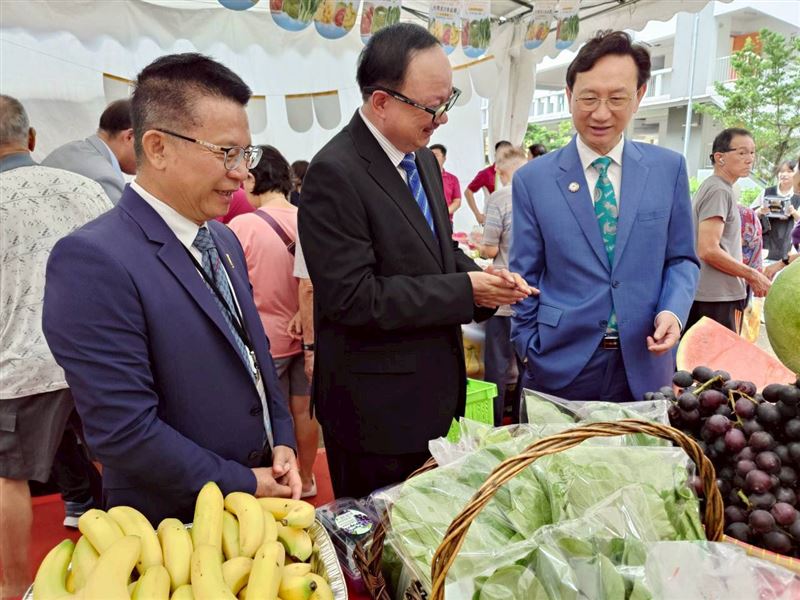 高雄農產海外通路再突破，香蕉品牌「台灣蕉新星」上架昇菘超市。（圖／高雄市政府提供）