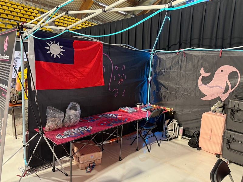 設備遭海關扣押沒在怕！台灣學生「用各國淘汰零件」拼裝出冠軍 。 （圖／翻攝VIS國際實驗教育FB）