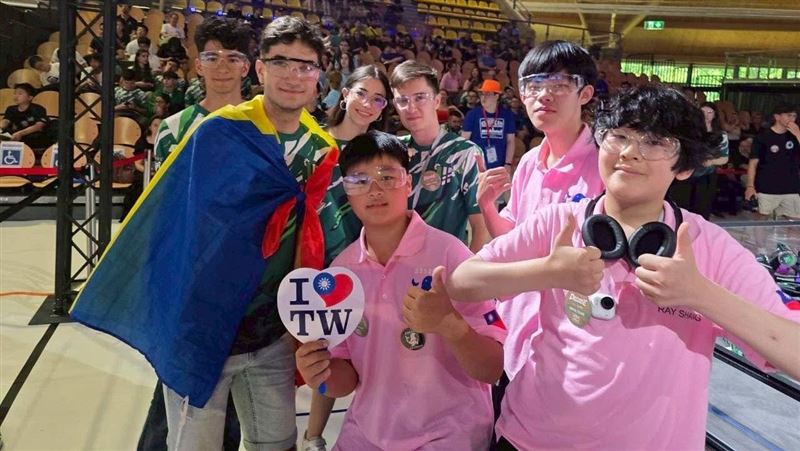 設備被海關扣押!台生用淘汰零件拼出冠軍