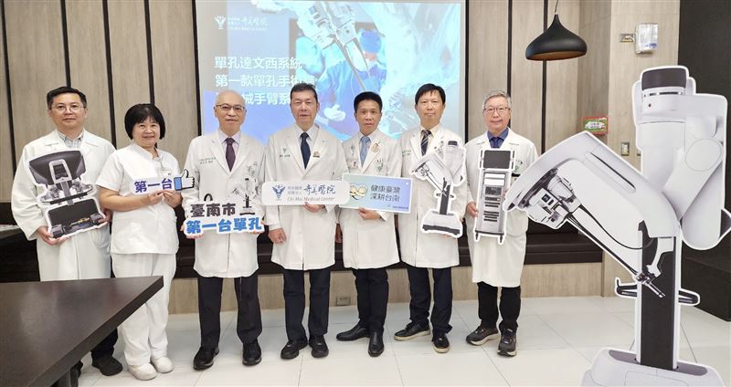85歲嬤罹患胃癌治癒!奇美醫引進單孔達文西系統,手術「傷口4公分↓」。(圖/奇美醫院提供)