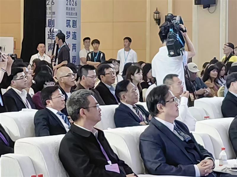 近年來微短劇風潮席捲網路，憑藉劇情緊湊、題材多元的優勢，成為影視產業最熱門的新賽道。（圖／翻攝畫面）