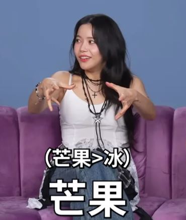 頌樂分享提到台韓芒果冰差很大。(圖/翻攝自YouTube @驚奇玩起來 AmazingTalker Show)