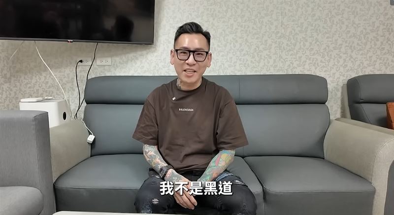 遭控是「直播討債網紅」大哥！蹦闆最新發聲：我不是黑道（圖／翻攝自蹦闆YouTube）