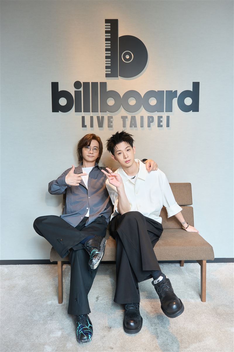 林隆璇(左)與林亭翰(右)父子感情深厚。(圖/Billboard Live TAIPEI提供)