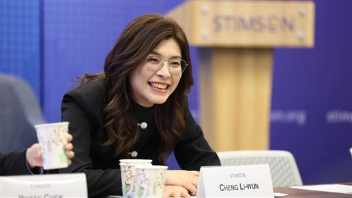 鄭麗文神秘笑！秀訪美成果狂捧中企