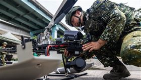 269旅出動戰術近程無人機偵蒐敵目標國軍立即備戰操演24日進入第3天，第三作戰區269旅聯兵2營實施港口重要目標防護演練，並出動戰術近程無人機（圖）偵蒐。（第三作戰區提供）中央社記者游凱翔傳真　115年6月24日