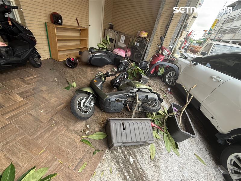 苗栗竹南鎮發生肇逃車禍,騎士遭逆向衝撞傷重不治。(圖/翻攝畫面)