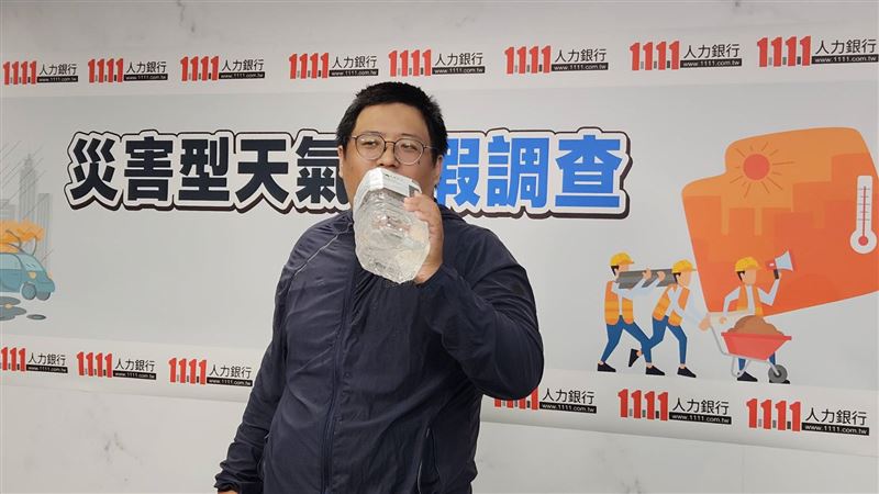 潘先生表示，夏季外送最大的挑戰並非只是天氣炎熱，而是長時間曝曬造成的職業傷害。（圖／1111人力銀行提供）
