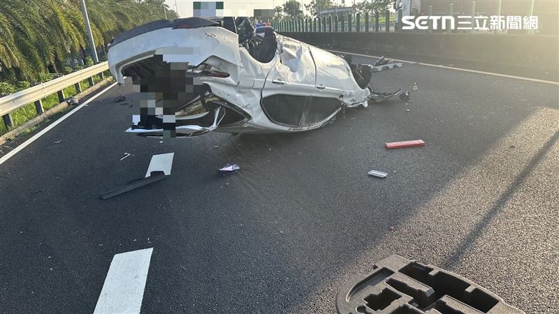 撞國道護欄翻肚…27歲男「甩出來掉地」亡