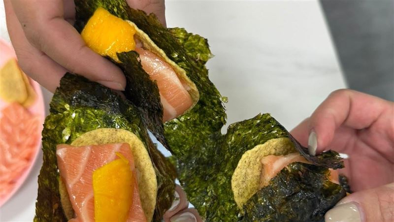芒果加生魚片絕配！網曝創意吃法大公開