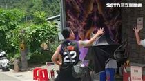 獨／不滿玄濟宮消費天災　吃屎哥怒丟雞蛋
