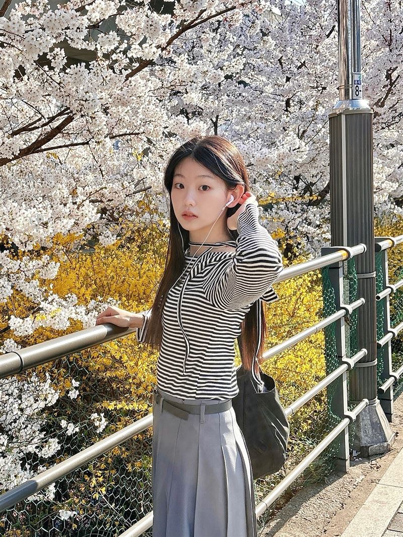 在劇中飾演蘇志燮女兒「金敏智」的19歲新生代演員徐秀敏受到關注。(圖/翻攝自IG @sumin_.0931)