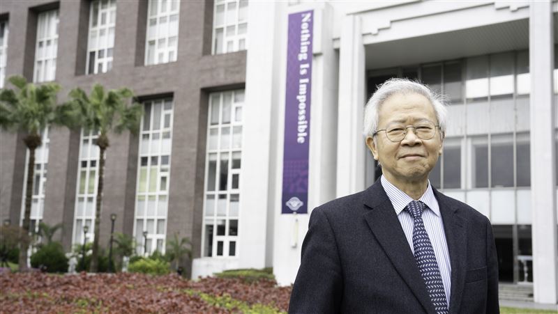 長庚大學校長湯明哲強調，醫學與資工跨界融合是一場必然趨勢；未來不是AI取代醫師，而是「懂AI的醫師」取代不懂的人。（圖／長庚大學提供）