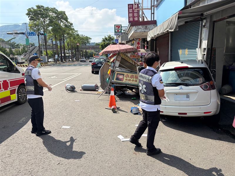 警方趕抵後已排除酒駕與毒駕。(圖/翻攝畫面)