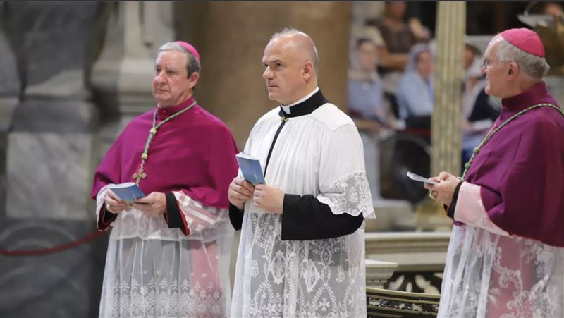 聖庇護十世司鐸兄弟會(SSPX)強調,他們仍承認教宗的最高權威,但在教廷指示與兩千年傳統發生衝突時,他們選擇順從心中更高的天主律法。(圖/翻攝自FSSPX News官網)