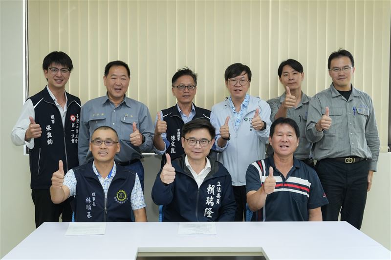 成功爭取勞退純舊制改革，工會親致謝：賴瑞隆始終與勞工站在一起