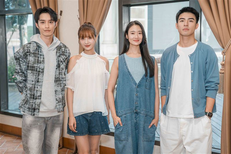 （左起）曹佑寧、吳子霏、茱蒂蒙、陳昊森四人有不少感情糾葛。（圖／TVBS提供）