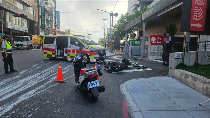 救護車急診前左轉 下秒路過騎士倒地