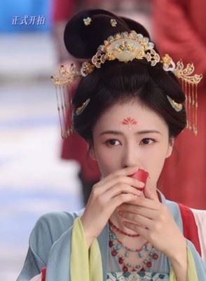 古裝劇《莫離》日前播出大結局,主演白鹿卻隨即陷入「喝茶用替身」爭議。(圖/翻攝自白鹿微博)