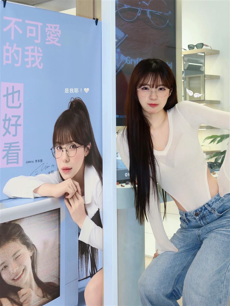 李多慧寵粉不手軟。(圖/翻攝自李多慧IG)