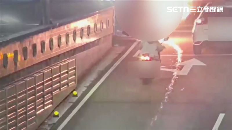 北市傅男騎車行經林森南路地下道時發生火燒車事件。(圖/翻攝畫面)