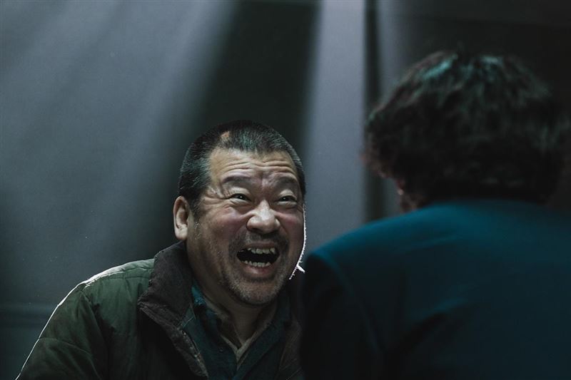 佐藤二朗爆騷擾風波,喊話:我的忍耐已經到極限了,拜託讓我退出這部戲。(圖/翻攝自電影《爆彈》官網)