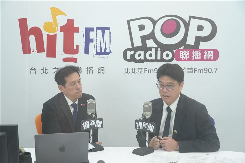 邱垂正接受《POP撞新聞》主持人黃暐瀚專訪(圖/《POP撞新聞》提供)