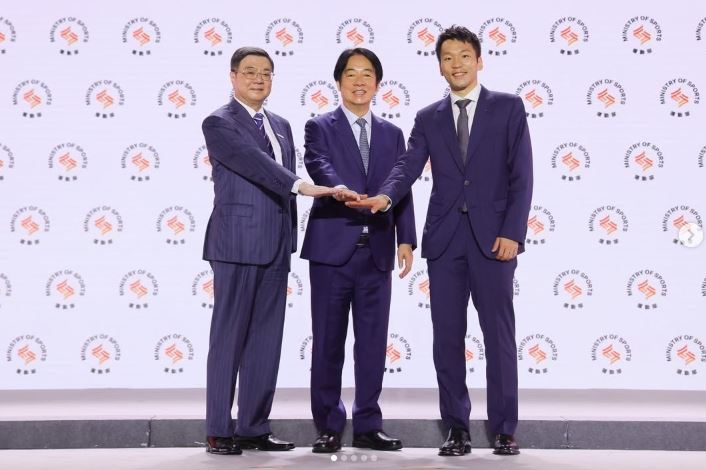 李洋「被請辭」掀議!從奧運金牌冠軍到運動部長。說過這一句話道盡人生:真正的幸福不是奪下金牌,而是在低潮時仍勇敢前行,並有家人、教練、隊友、女友與貴人一路相伴。」。(圖/翻攝自IG @leeyang0812)