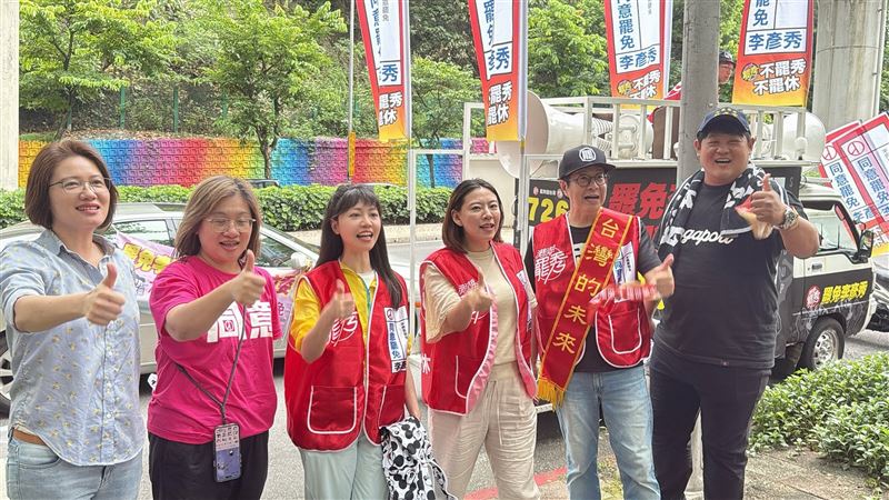 前立委高嘉瑜去年宣傳「大罷免大成功」,卻遭佀廣洋留言嗆「你他O被男朋友打成弱智了嗎?」(圖/翻攝自高嘉瑜臉書)
