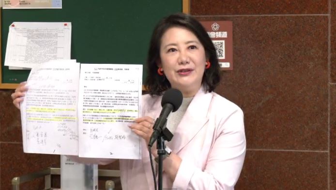 吳思瑤批翁曉玲亂砍媒宣費,封她「翁亂砍」(圖/翻攝畫面)