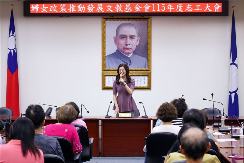 國民黨主席鄭麗文出席「婦女政策推動發展文教基金會115年度志工大會」(圖/國民黨提供)
