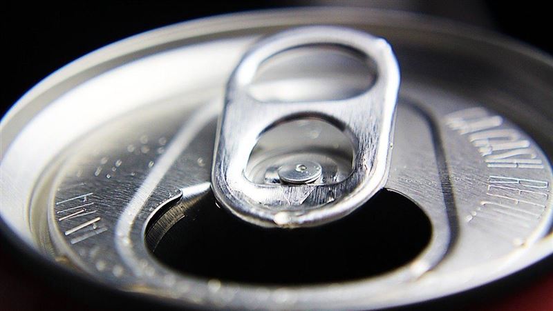 小心!男對嘴喝罐裝飲料「感染漢他病毒」