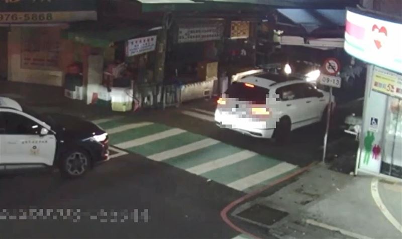 警方尾隨休旅車。(圖/翻攝畫面)