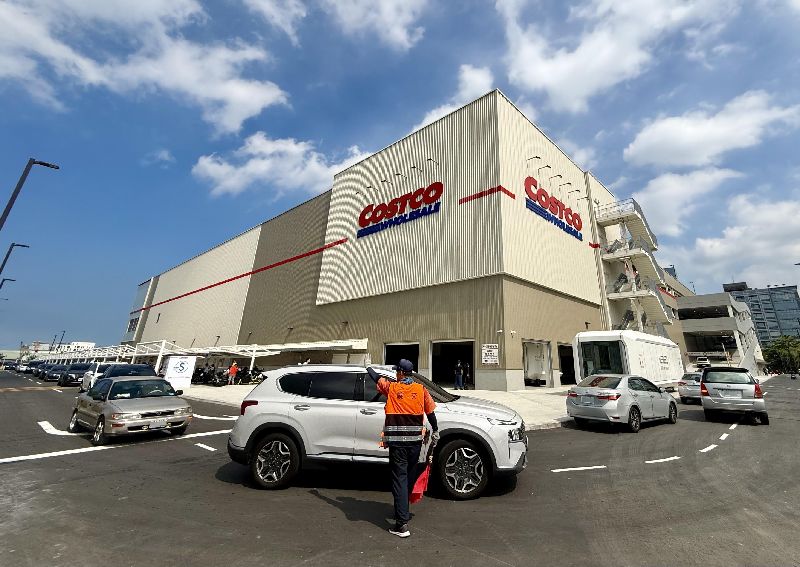 台灣好市多（Costco）新高雄店3日開幕，汽車車流動線由智科路、東南米樂旁基地道路進場