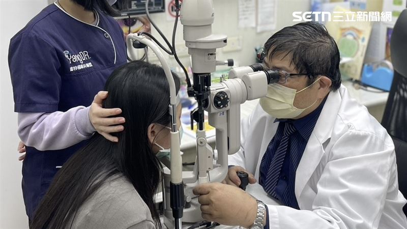 櫃姐歷時4周治療,右眼才完全消腫,視力恢復到1.0。(圖/翻攝畫面)