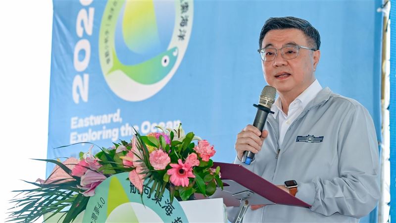 小帆手挑戰偉大航道 卓榮泰引航海王勉勵