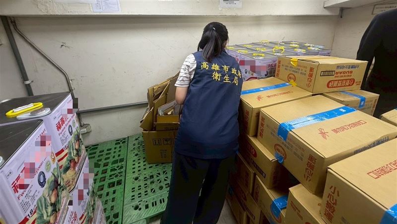 高雄追毒油!急下架786桶最重罰2億