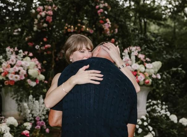 泰勒絲凱爾西結婚了！泰勒絲竟說老公是她的「業力」，理由曝光感動全世界。（圖／翻攝自IG @taylorswift）