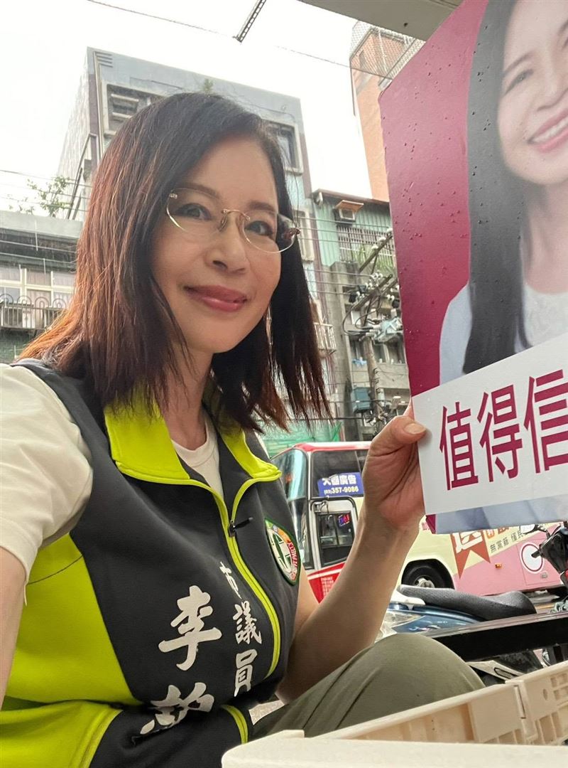 民進檔桃園市議員候選人李柏瑟遭爆小兒子混幫派,也是在地頭痛人物。(圖/翻攝自「桃園媽媽-李柏瑟」臉書)