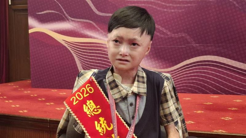 用變形手的打鼓⋯「泡泡龍男孩」奪獎催淚