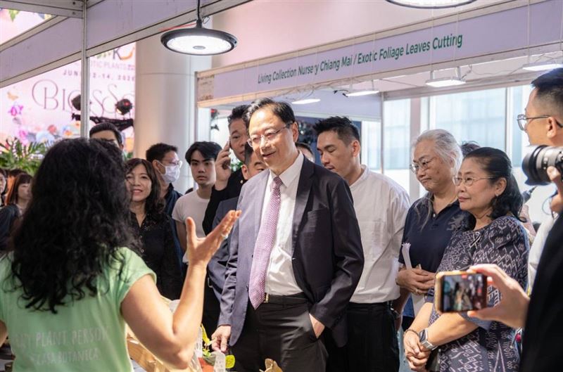 桃園市長張善政受邀出席曼谷國際植物展,並於現場邀請國際業者參與7月「亞洲植物博覽會」。(圖/桃園市政府提供)