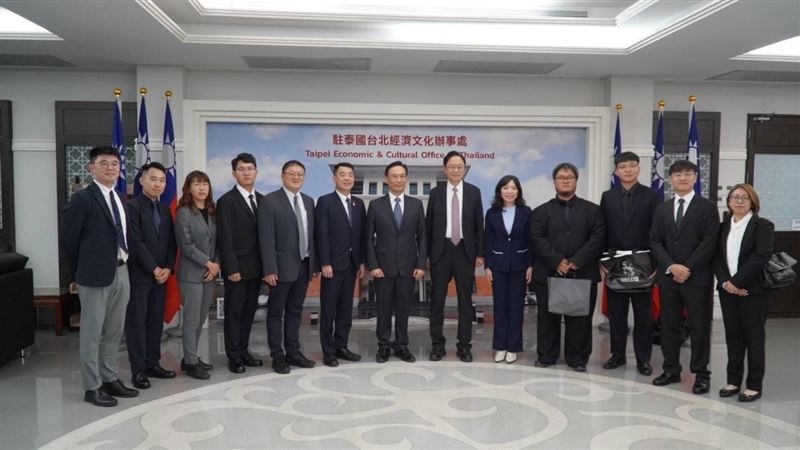 桃園市長張善政率市府團隊與青農代表團赴泰見學,並拜會泰國政學界代表,深化雙邊農業交流。(圖/桃園市政府提供)