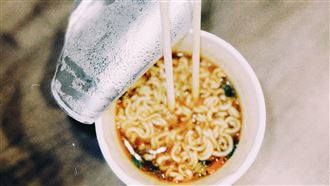 颱風只吃泡麵不夠 營養師籲備5食品更均衡