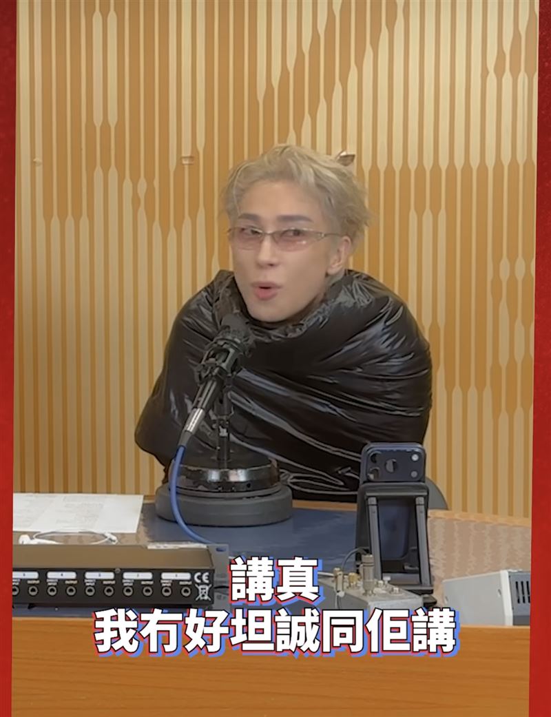 馬天佑造型太前衛,遭狠酸「像穿黑色垃圾袋」。(圖/翻攝自IG)